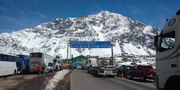 ¿Se podrá cruzar a Chile en auto desde Mendoza por el Paso Cristo Redentor este fin de semana? (Foto de Twitter @UPFronterizos).