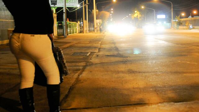 El proyecto establece que la oferta y/o demanda de sexo en la vía pública sólo podrá llevarse a cabo en lugares y horarios específicamente habilitados por el Municipio.