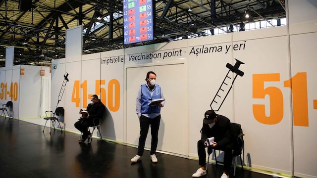Vacunación en Alemania. (AP)