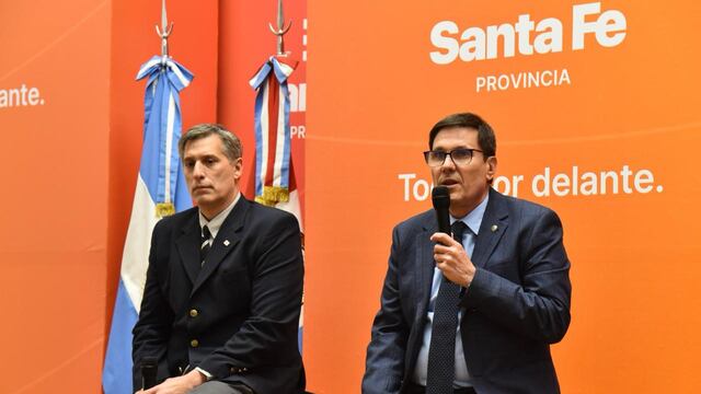 Los ministros de Economía y Educación, Pablo Olivares y José Goity.