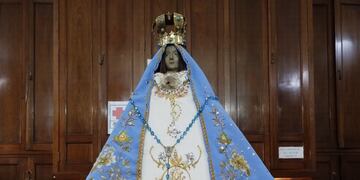 El manto que tiene es un verdadero trabajo de artesanía