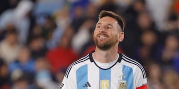 El capitán de la selección nacional argentina viajó a Perú este lunes.