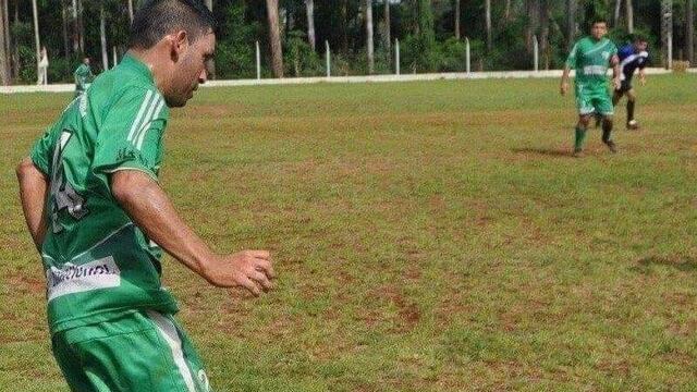 Puerto Iguazú: falleció durante un partido de fútbol por un paro cardiaco.