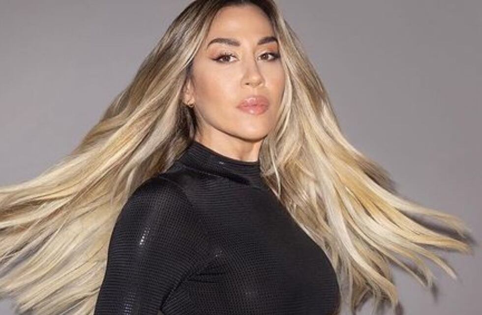 Jimena Barón modeló frente al espejo y se mostró en ropa interior