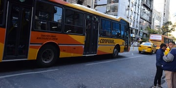 El video del siniestro vial que terminó con un hombre de 84 años atropellado por un colectivo de Coniferal. (José Hernández / La Voz / Ilustrativa).