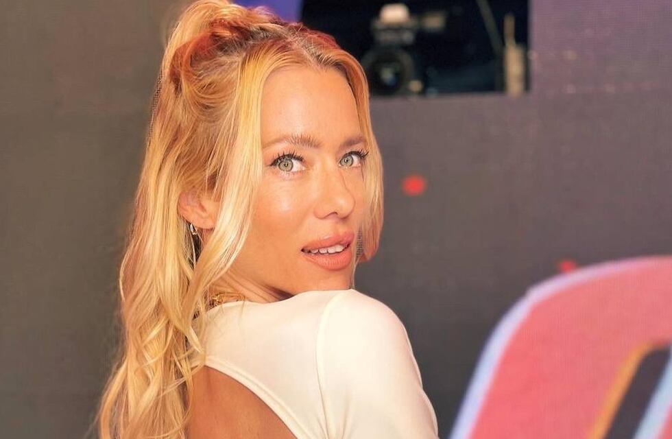 Nicole Neumann posó con un body negro frente a la Torre Eiffel: “Ayer tuve la oportunidad”