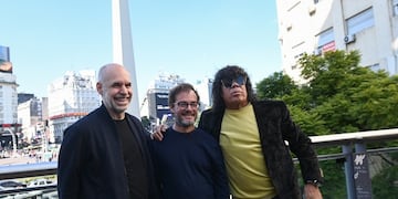 "La Mona" junto a Horacio Rodríguez Larreta, jefe de gobierno porteño, y Enrique Avogadro, ministro de Cultura. (Prensa GCBA).