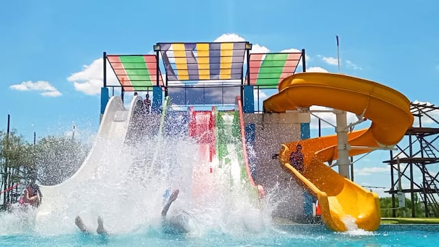 Un parque acuático en Córdoba con 7 toboganes, circuitos de tirolesas y puentes colgantes.