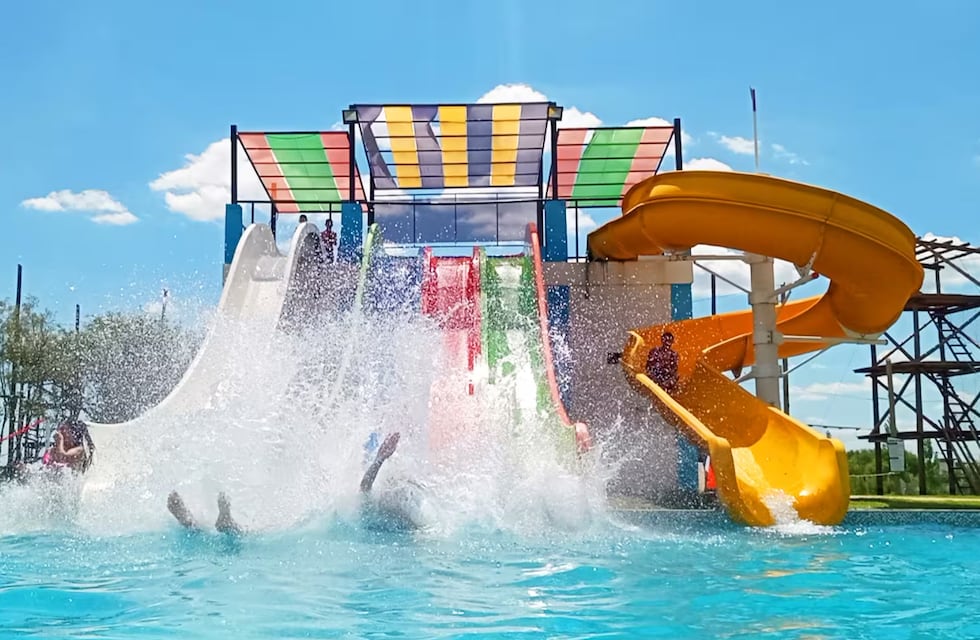 Un parque acuático en Córdoba con 7 toboganes, circuitos de tirolesas y puentes colgantes