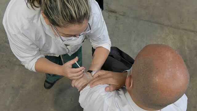 Este domingo el ministerio de Salud informó que se vacunará a mayores de 35 años con cormobilidades. Orlando Pelichotti/Los Andes