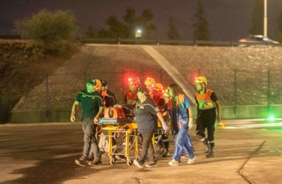 El gobernador Roberto Suarez participó del primer simulacro de rescate aéreo en el Hospital Notti