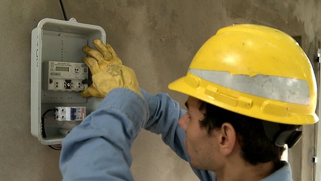 Los operarios detectaron conexiones irregulares en casi la mitad de los locales.