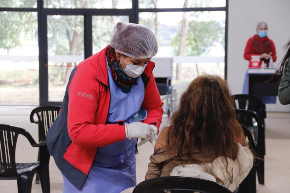 Vacunación contra el Covid-19, este 21 de mayo en el Estadio Arena de Villa Carlos Paz.