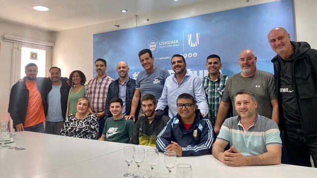 El intendente Walter Vuoto firmó el contrato de obra para los trabajos que se realizarán en el campo de juego