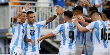 El festejo del 1-0 de Argentina ante Ecuador en Chicago, en un amistoso (AP).