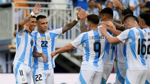 El festejo del 1-0 de Argentina ante Ecuador en Chicago, en un amistoso (AP).
