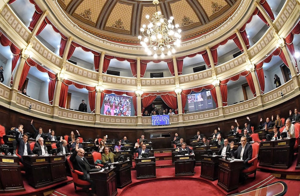 Escándalo en el Senado bonaerense: detuvieron a dos empleados por liderar una secta y abusar de mujeres