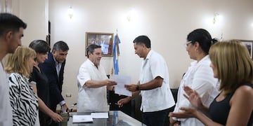 En una reunión con Luis Medina Ruiz, se trazaron lineamientos para fortalecer el recurso humano y mejorar el funcionamiento integral de la red sanitaria provincial.