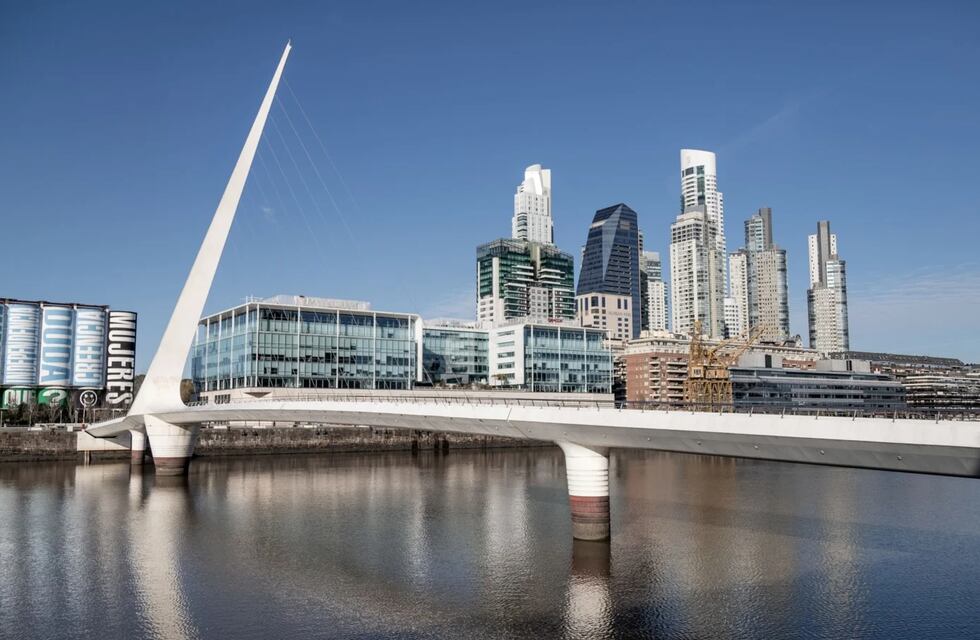 Un joven se tiró del Puente de la Mujer para hacer un video de TikTok