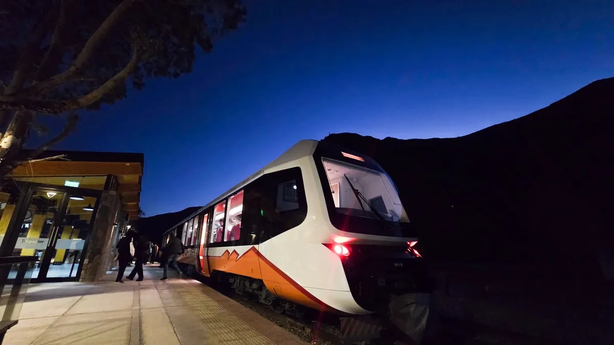 Con sus amplios ventanales y techo panorámico, el Tren Solar de la Quebrada ofrece una sensacional experiencia de observación del cielo en Jujuy.