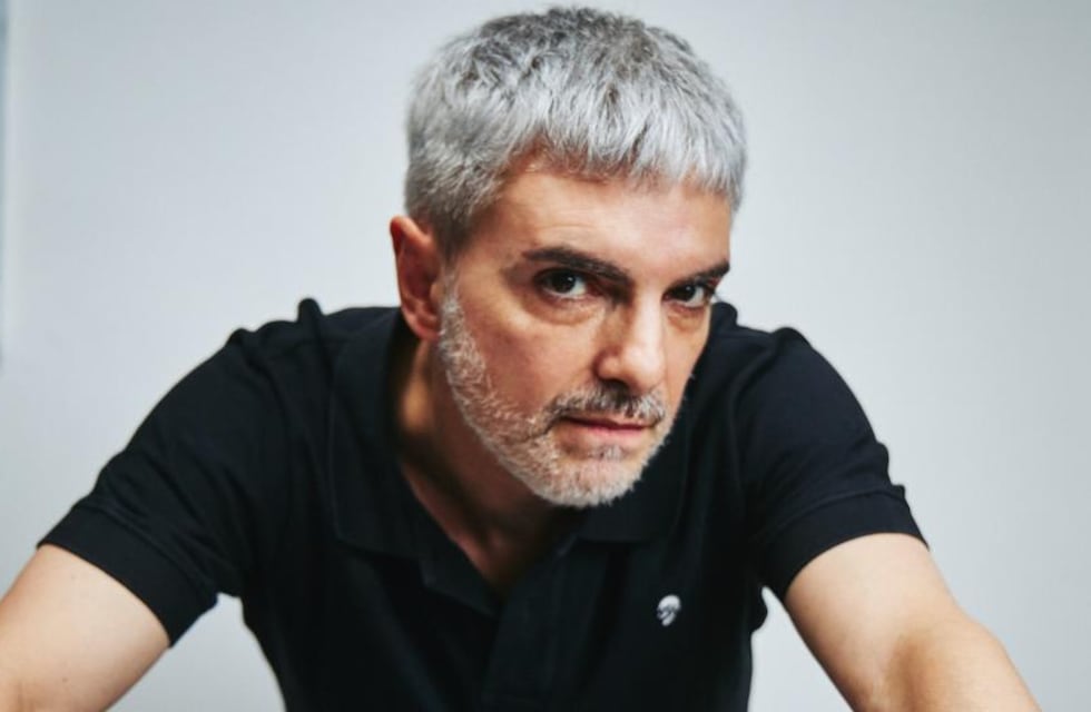 Detalles modernos y muchos espacios para la música: así es la excéntrica casa de Ale Sergi