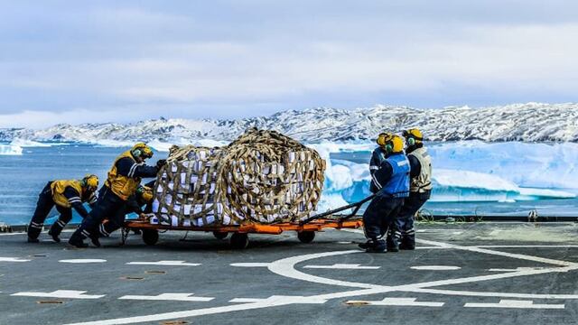 El rompehielos “Almirante Irízar” finalizó exitosamente el reabastecimiento de la Base Marambio.
Fotos: Armada Argentina.