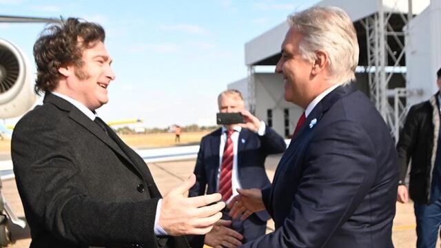 El Presidente fue recibido por Martín Llaryora en el Centro Cívico.