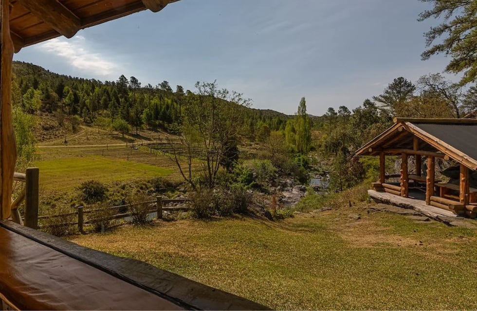 La estancia enmarcada en las Sierras de Córdoba que tiene una cascada de aguas cristalinas