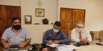 El secretario de Salud Municipal, julio Niz junto a autoridades.