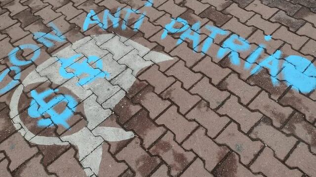 Pintadas sobre los Pañuelos de la Memoria