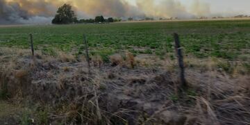 Mantienen controlado el incendio de Río Segundo.