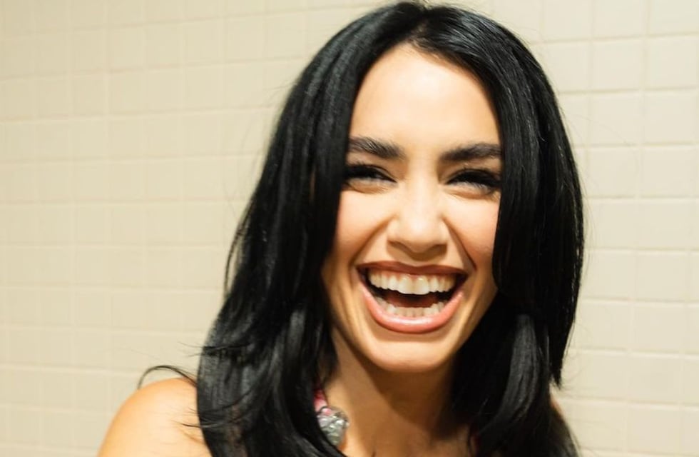A lo Sky Rojo, Lali Espósito enloqueció Instagram con un conjunto rojo