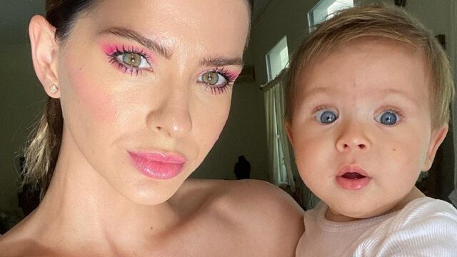 La actriz enterneció las redes con su bebé.