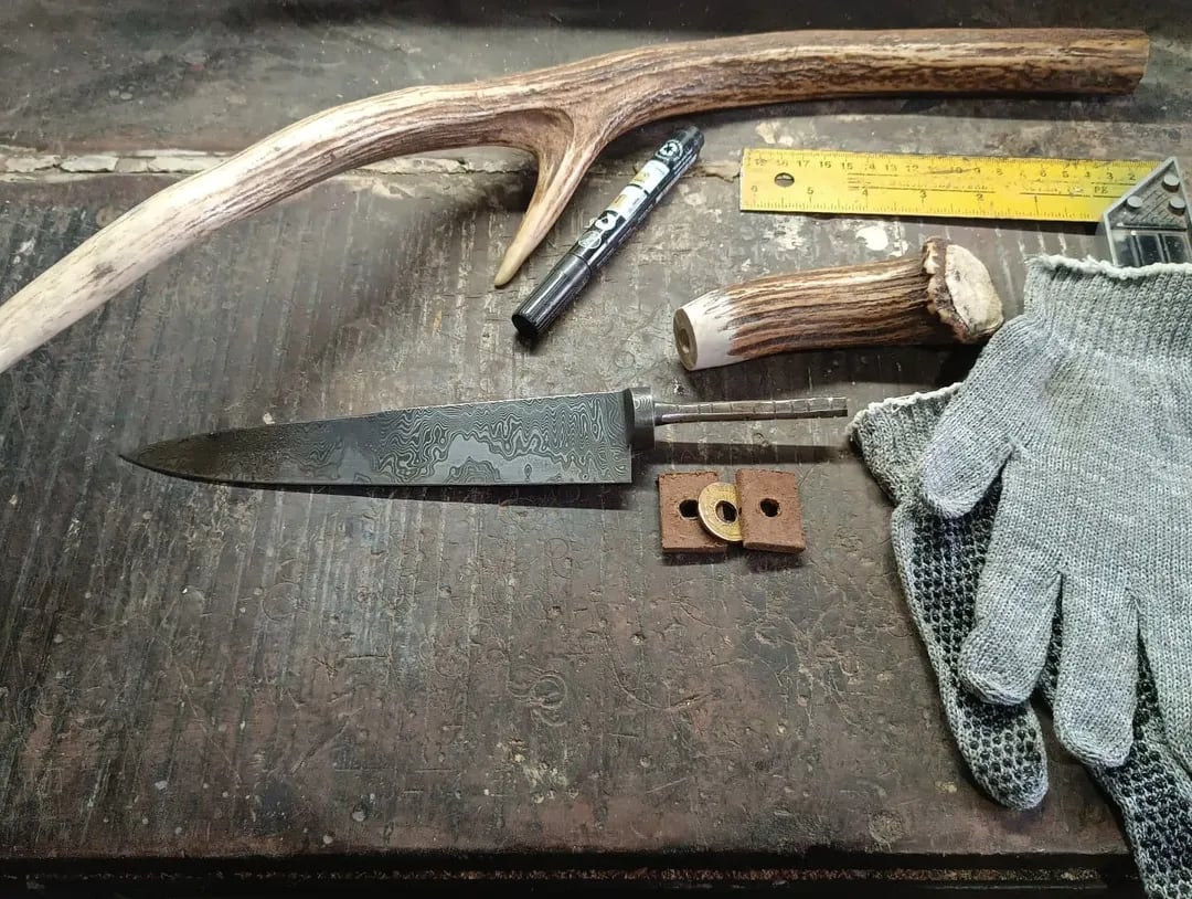 Ricardo trabaja en un taller que armó en su casa en La Puerta. (Foto: Gentileza)