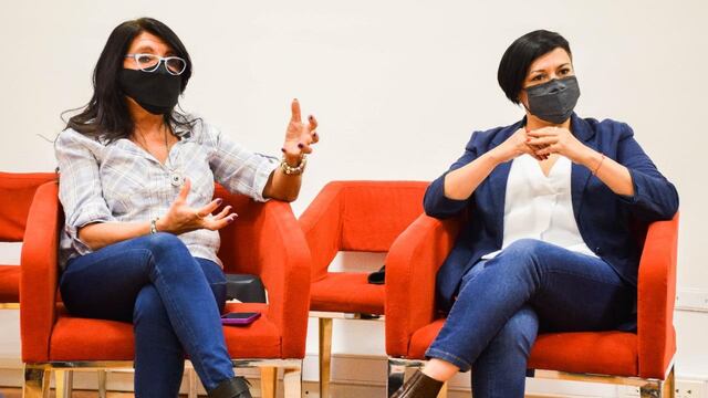 La ministra de Educación, Cultura, Ciencia y Tecnología de la provincia en el encuentro que mantuvo con la secretaria del el rectorado de Río Grande de la Universidad de Tierra del Fuego