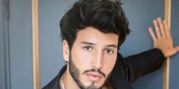 Sebastián Yatra no descarta mudarse a Argentina, pero no a cualquier lugar: una ciudad del Sur es la elegida.