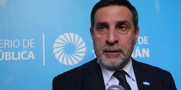El ministro Medina Ruiz llamó a "no relajarse" y destacó que más de 165.000 personas ya recibieron la vacuna antigripal.