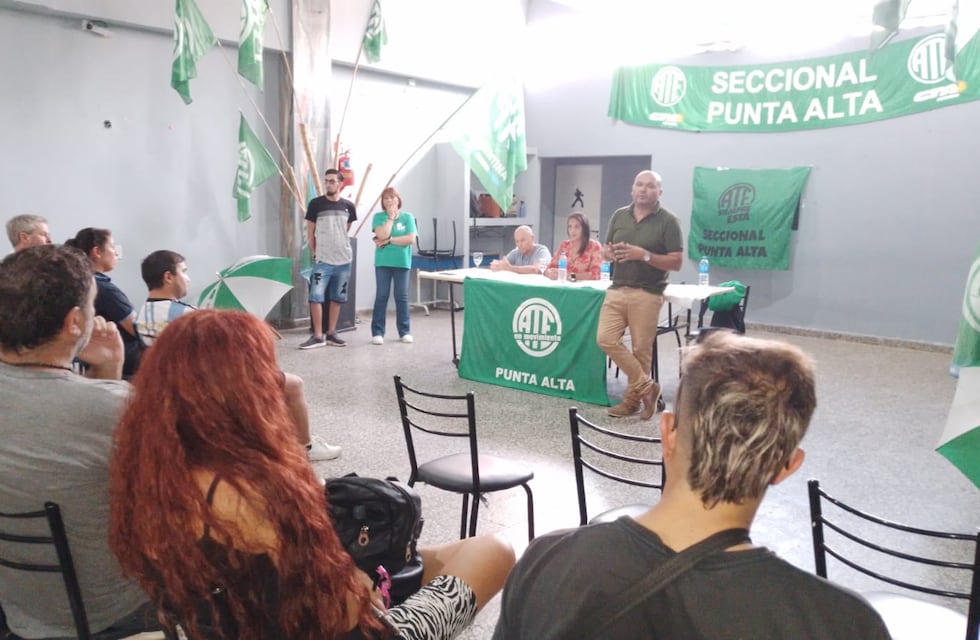 ATE convoca a una marcha por los despidos de civiles en la Armada