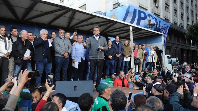 Massa anunció el nuevo piso de Ganancias de $1,770.000 en un acto de la CGT. Foto: Clarín