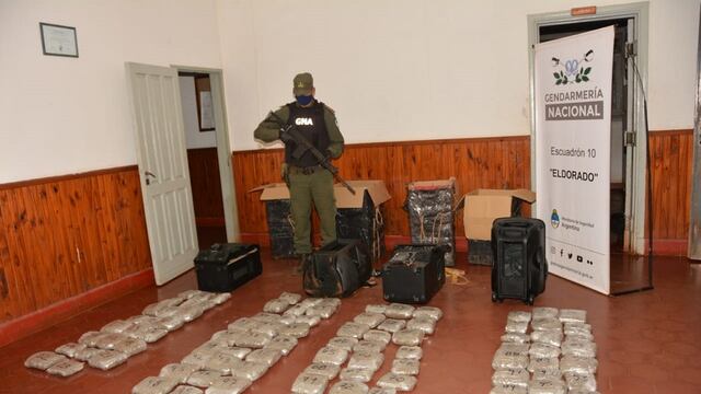 Abandonaron cuatro parlantes con marihuana en su interior tras huir de la Gendarmería