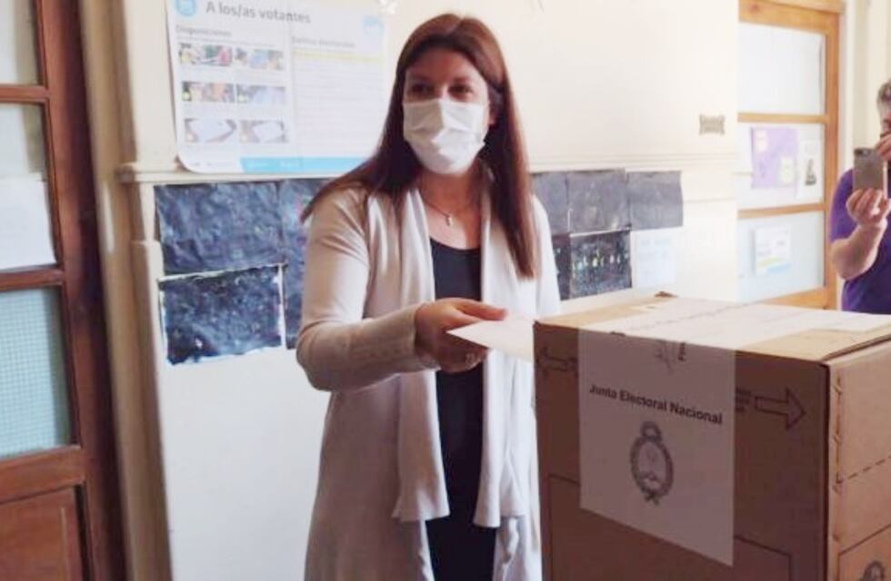Elecciones 2021 en Tres Arroyos: Votó la diputada provincial Rosío Antinori