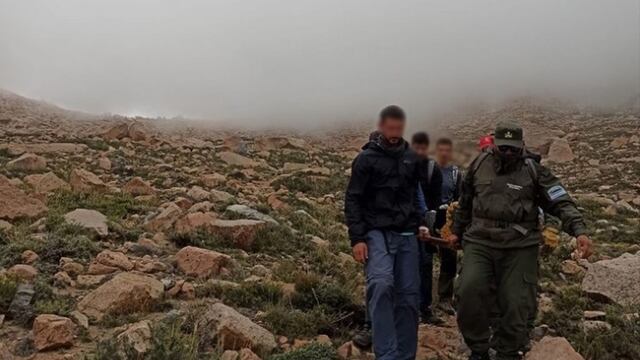 Personal de Gendarmería rescató a un andinista que sufrió una caida en la zona de el Cajón de Arenales en Tunuyán. Gentileza