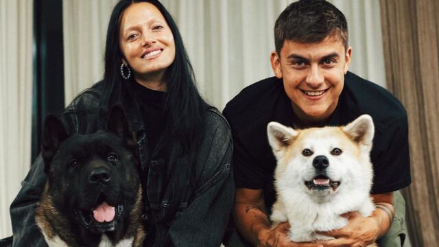 Oriana Sabatini y Paulo Dybala con sus perros. (Instagram Oriana Sabatini)
