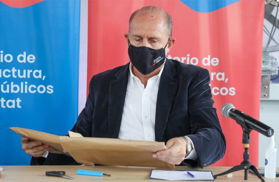 Por el duelo provincial por Reutemann, se suspendieron dos licitaciones