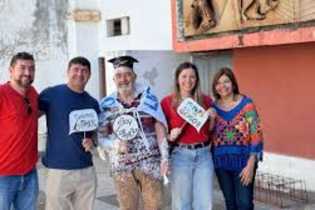 El flamante licenciado enfatizó en la perseverancia para lograr las metas.