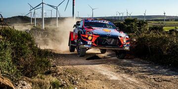 Neuville, el más rápido en la previa en Cerdeña.