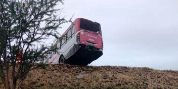 Un colectivo de Ersa despistó en avenida Circunvalación a la altura de la autopista Córdoba-Rosario.