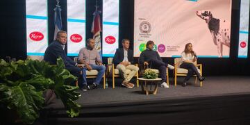 Especialistas en el Seminario Internacional de Lechería de Rafaela