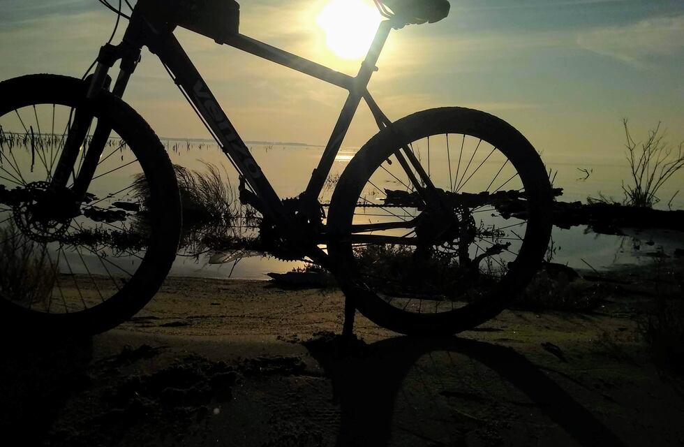 Conociendo Ansenuza: recorrido extremo en bicicleta