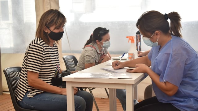 Vacunaron casi 2.000 docentes en Rafaela y ya inoculan a personas menores de 60 con comorbilidades